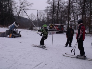 1. Kdo už umí na vleku, tomu je hej.