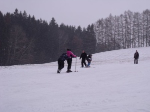 2. kdo ještě neumí, ten je tlačen,