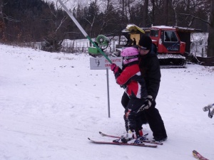 5. V další fázi je pak nasazován a přidržován.