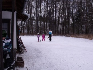 6. A než je děťátko vpuštěno na sjezdovku,